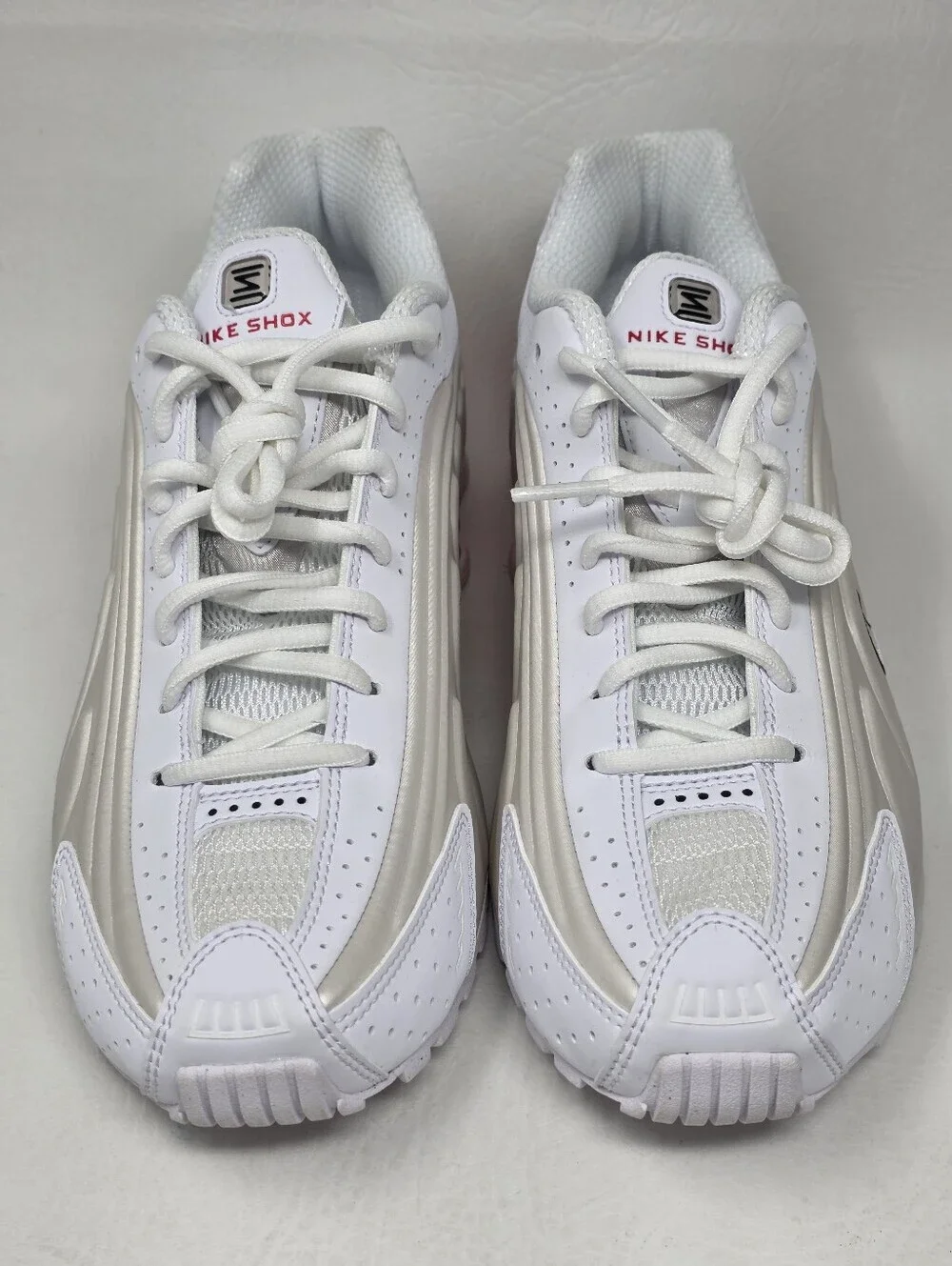 Nike Shox R4 AR3565-103 White Phantom Red Sneakers Women's Size 8.5 New